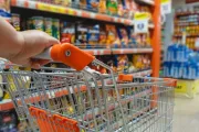 Derrumbe del consumo: industrias y supermercados frenan producción y empleo