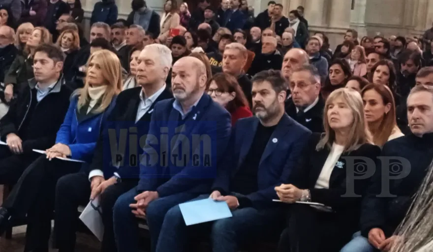 ¿Rezaron por la unidad? Kicillof, Magario, Alak, Secco, Bianco y Larroque juntos en la Catedral de La Plata | VIDEO
