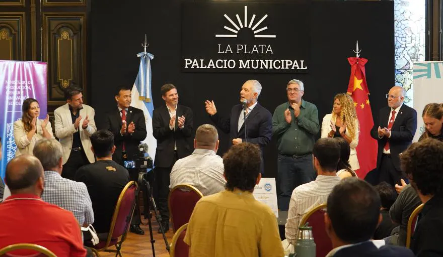 Alak consolida el polo productivo platense con empresarios chinos: ¿Qué hizo entre 1991 y 2007?