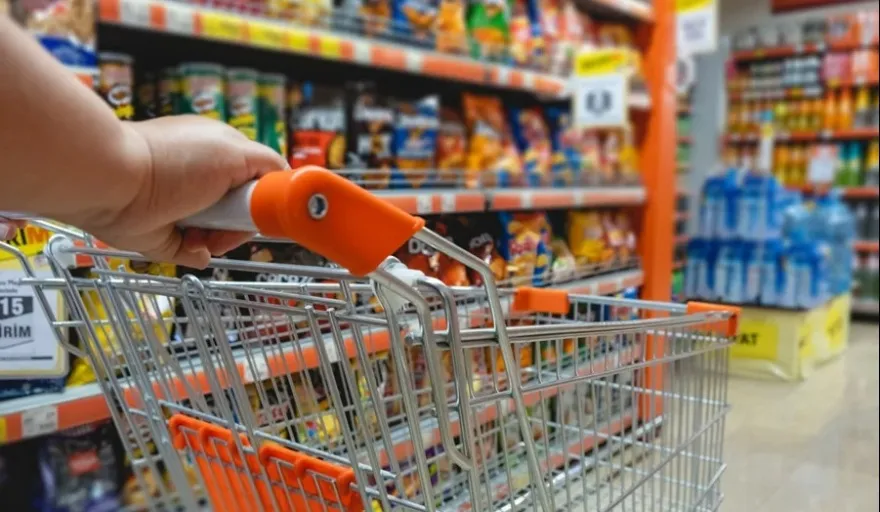 Derrumbe del consumo: industrias y supermercados frenan producción y empleo