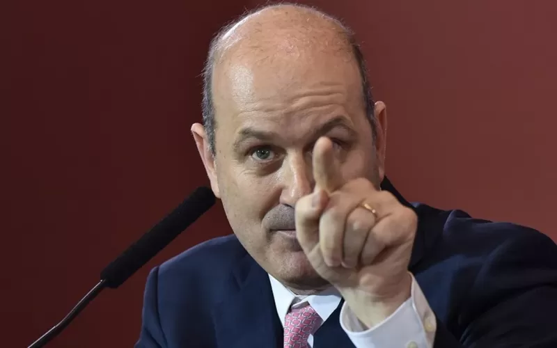 Sturzenegger vs. Caputo: tensión por el dólar