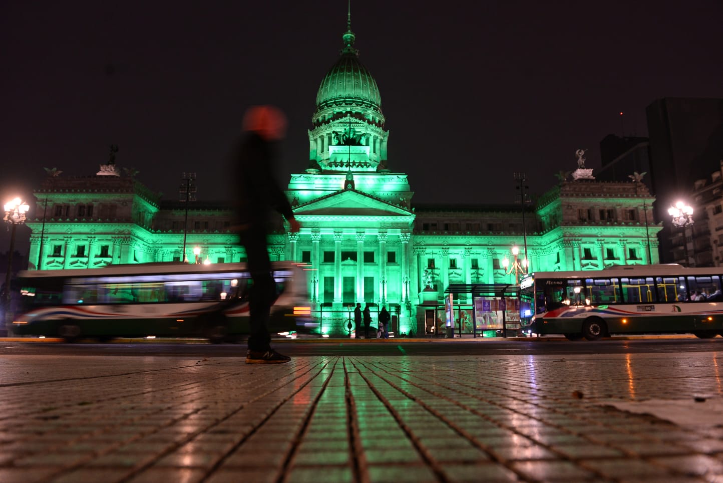 El Congreso se iluminó de verde para conmemorar el día mundial del Ambiente